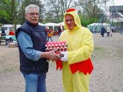 SPD verteilte rote Eier